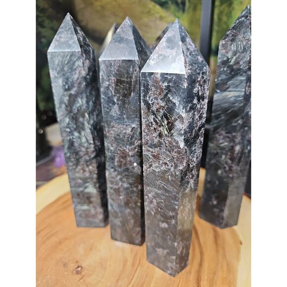 1ea Arfvedsonite Garnet Blue Flashes Crystal Point Tower Polished 1.5- 1.90lbs - Picture 4 of 12
